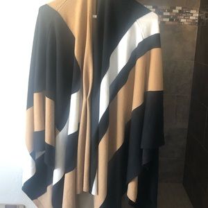 PARRISH LA shawl. Soft and lightweight